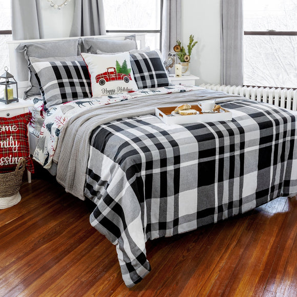 Bedding Bundle: Farmhouse Yarn Dyed Plaid Comforter Set + Solid Kantha Pickstitch Quilt/Coverlet Set - King